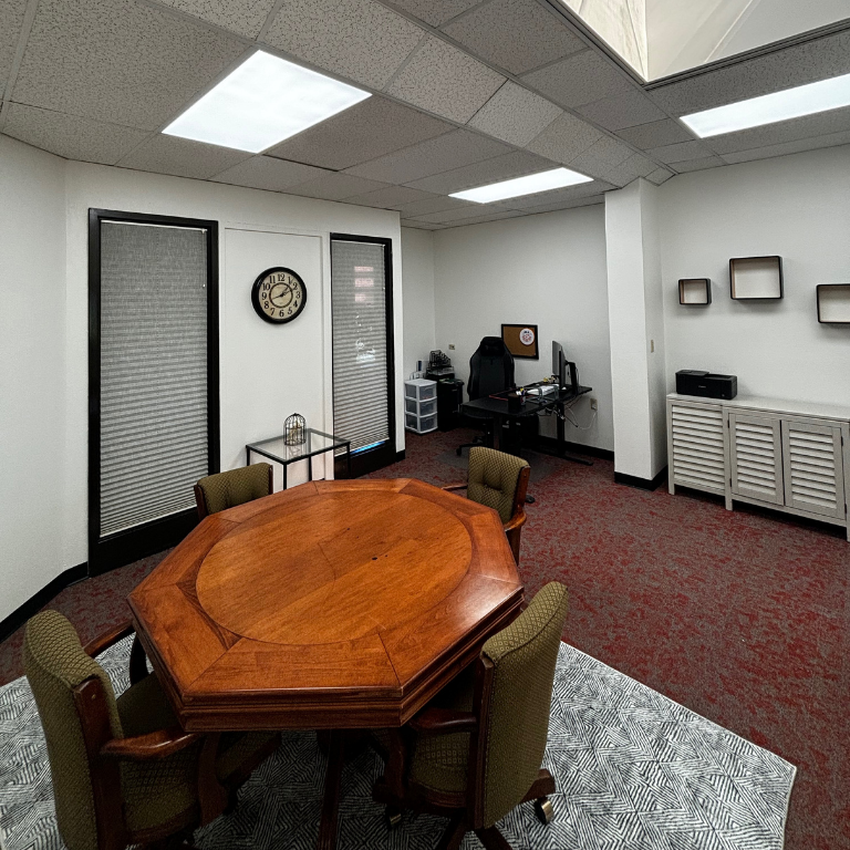 Multi-purpose group therapy and meeting room with round table